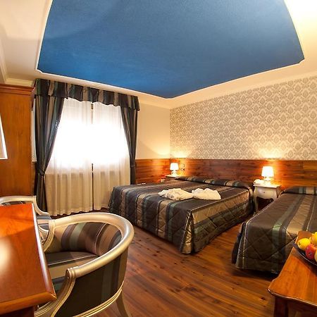 Hotel Cles Chambre photo