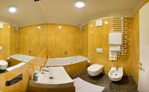 Hotel Cles Extérieur photo