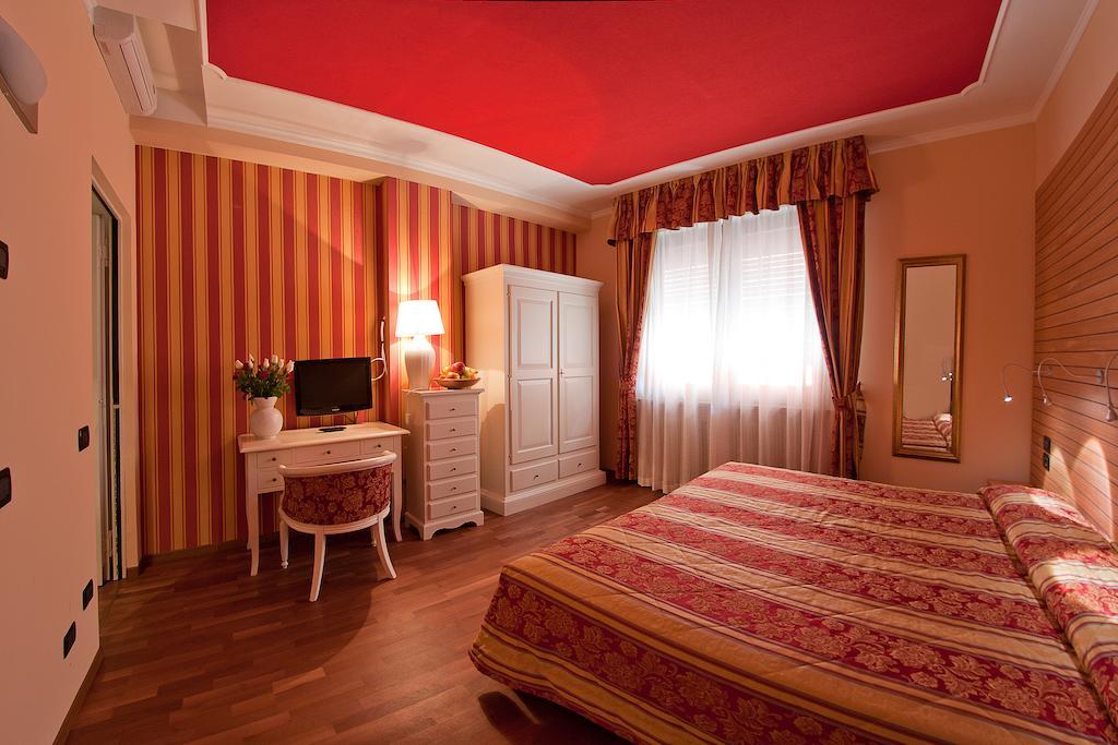 Hotel Cles Chambre photo