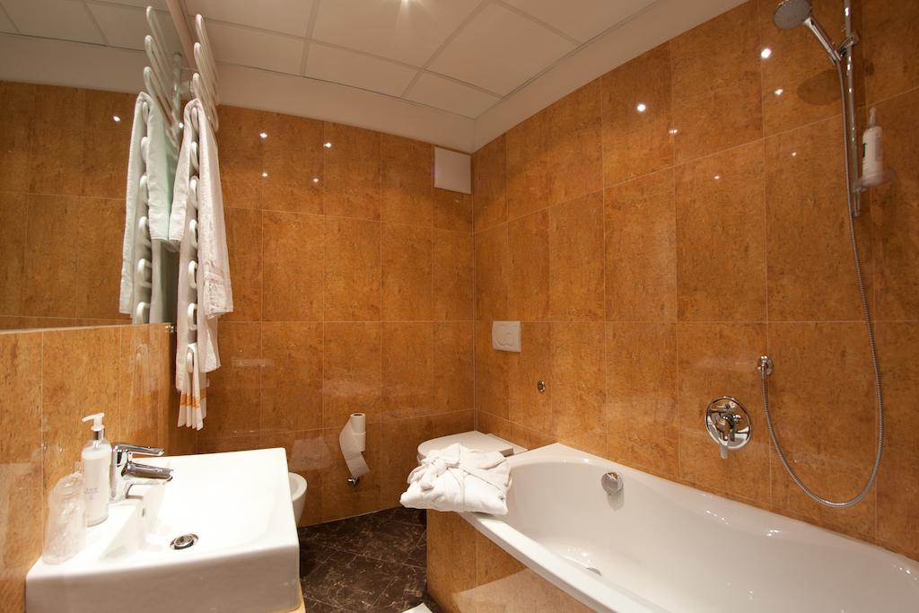 Hotel Cles Chambre photo