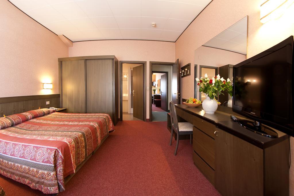 Hotel Cles Extérieur photo