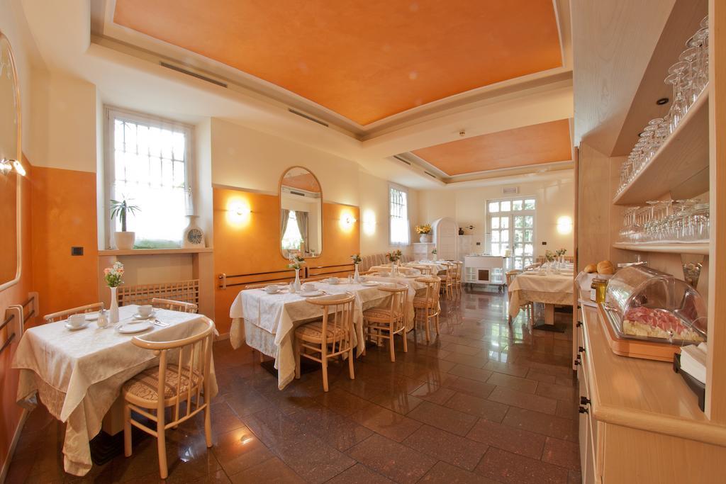 Hotel Cles Extérieur photo